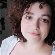 Offre lezioni di italiano e inglese per stranieri